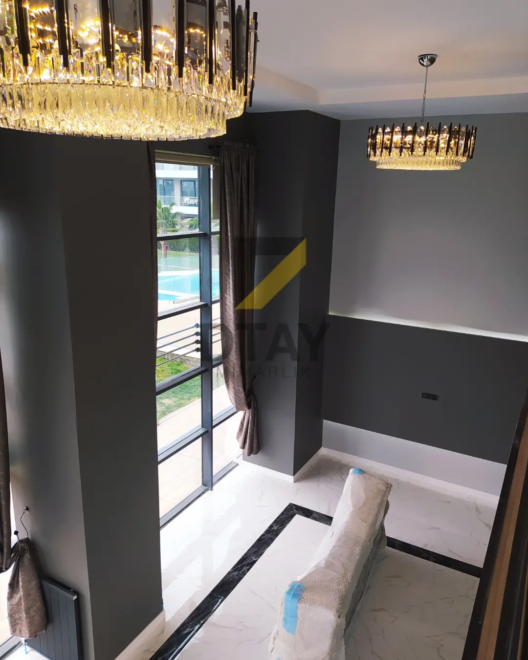 Bahçeşehir Penthouse — salon — pencere ve avize